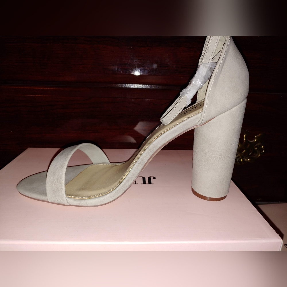 Women's shoes
